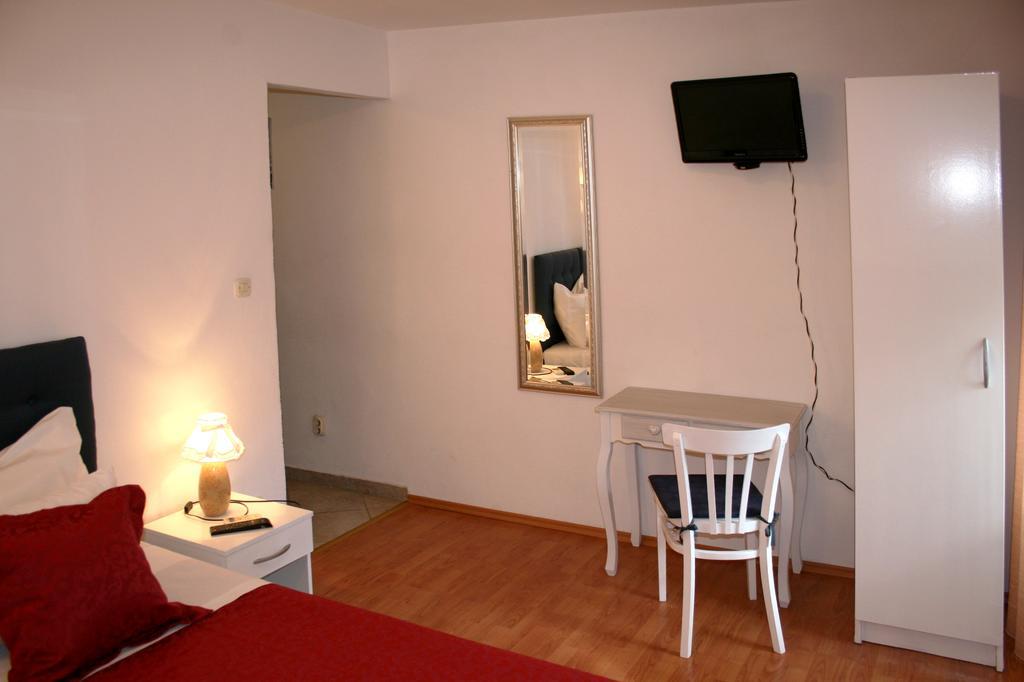 Rooms And Apartments Emily Split Eksteriør billede