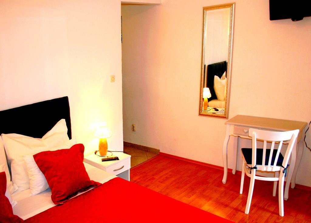 Rooms And Apartments Emily Split Eksteriør billede